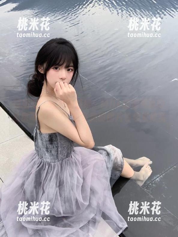 嗲囡囡 - 让心动继续：Milk楚楚黑丝的私房写真世界，更多美丽图片等你来欣赏！