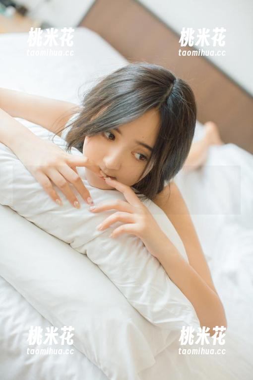 嗲囡囡 - 最新图库独家：娜依灵儿牛仔裤写真，记录青春与潮流的完美交织