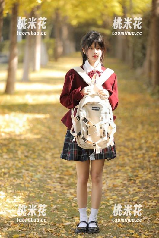 嗲囡囡-桃香子 嗲囡囡 - 最新图片分享:桃香子的校园风校服写真,满满青春气息