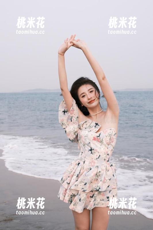 头条女神 - 最新Coco红裙写真套图更新，让你的每一刻都充满优雅！