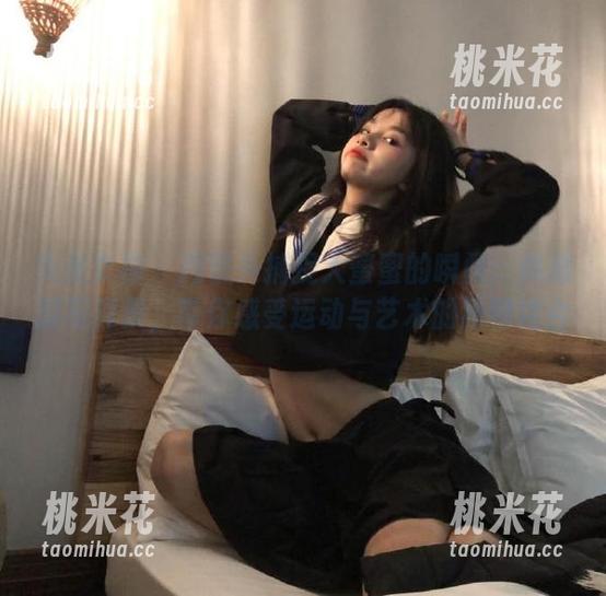 头条女神 - 用镜头捕捉大蜜蜜的瞬间：体操服写真集，带你感受运动与艺术的独特结合