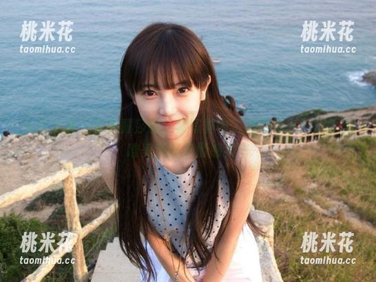 头条女神-李丽莎 头条女神 - 在李丽莎的全套写真中,沉醉于一帘幽梦的唯美氛围与情感共鸣