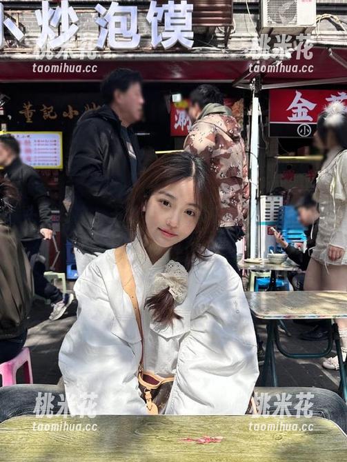 头条女神 - 王竹女仆图集中品味生活的美好，分享她对艺术的无尽追求与热爱！
