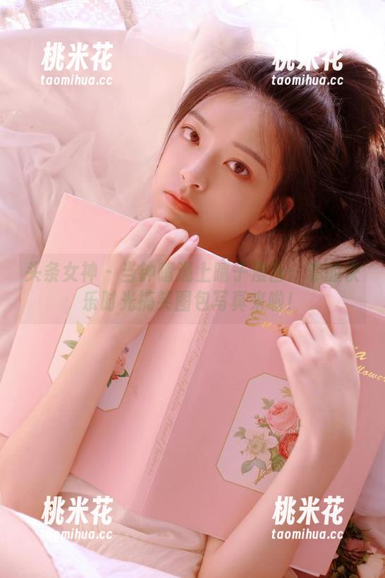 头条女神 - 当钟晴遇上晴子漫画：你的快乐时光搞笑图包写真来啦！