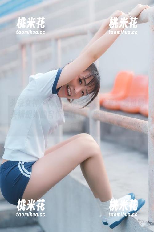 头条女神-陈怡曼 头条女神 - 陈怡曼吊带图集分享:透过镜头捕捉她的自信与优雅,成就一场视觉盛宴!