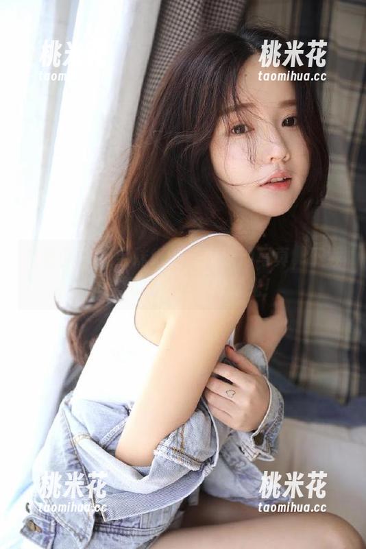 奶宝妹纸 微密圈 - 奶宝妹纸的深夜泳池写真,下载享受属于你的梦幻时光!