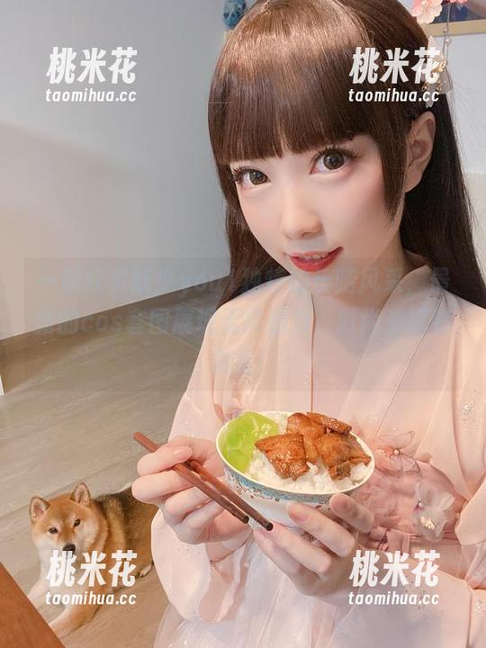一起欣赏妖少you1独特的长腿风采，最新的cos套图展现无尽魅力，时尚爱好者必看！