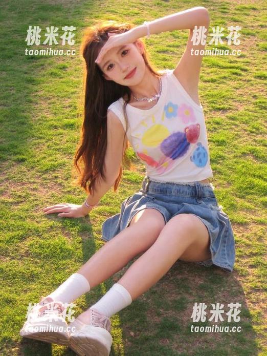 学妹加速跑 - 六六空姐最新写真原图，发现她在云端的精彩与无限可能！