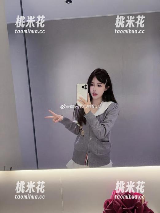 精致艺术：小小奶瓶儿全新制服写真图集资源大公开