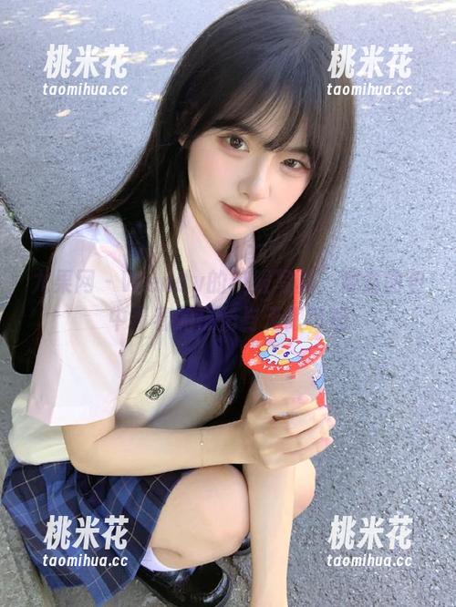 尤果网 - Wendy的校服写真，观看图包中青春的热情与无限可能