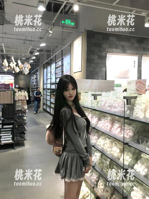 尤果网-乔依琳 尤果网 - 乔依琳内衣系列图片合集:探寻她独特的时尚韵味