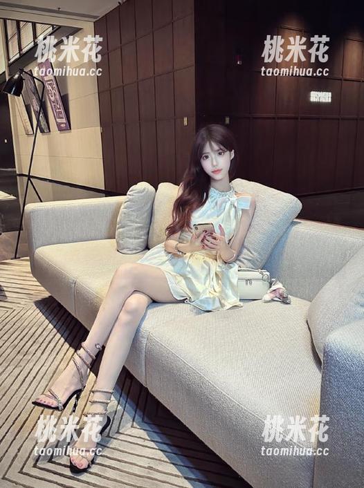 尤果网-何曼丽 尤果网 - 何曼丽的丝袜魅力在线呈现,精彩图片让你怦然心动!