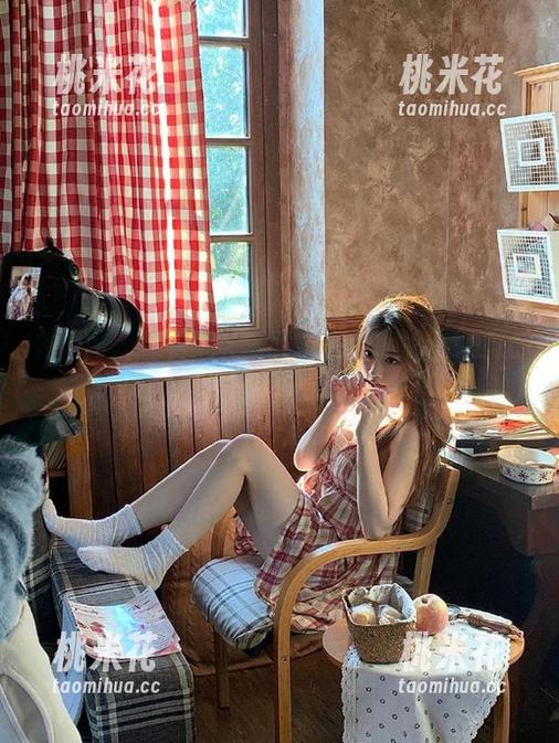 尤果网-心儿 尤果网 - 观看心儿写真:牛仔裤的曲线美让人目不转睛,仿佛艺术品!