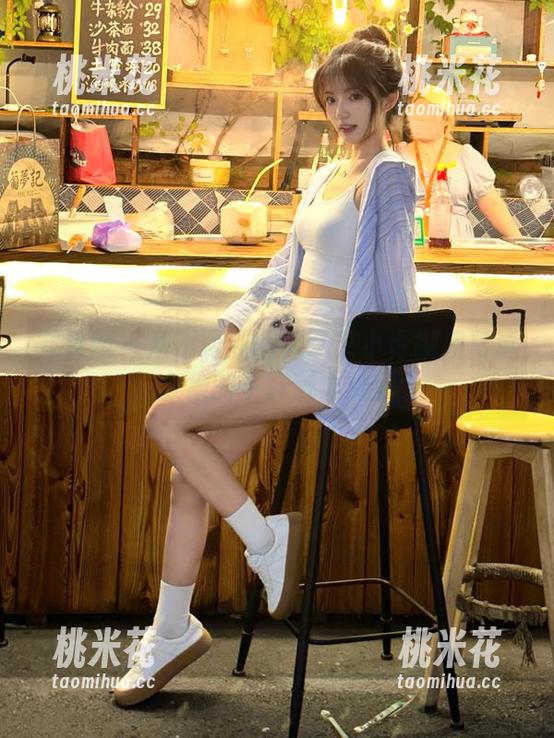 尤果网 - 从不羁到优雅：艾小青御姐写真全集的多样魅力展示