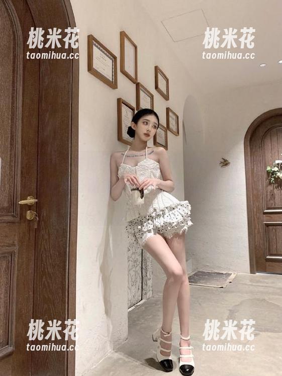 尤果网-若彤BOOMBOOM 尤果网 - 若彤BOOMBOOM的高清毛衣写真:优雅与潮流并存,让你沉醉于每一帧之中