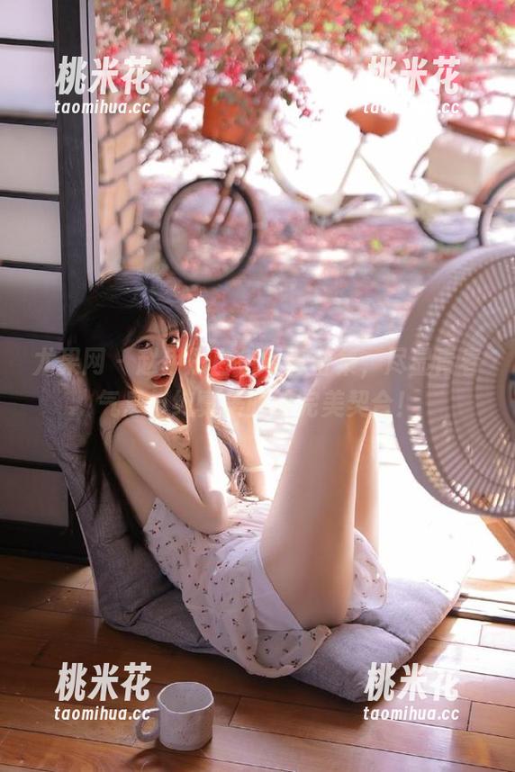 尤果网-赵伊彤 尤果网 - 赵伊彤白色写真合集,尽显青春气息与纯真美丽的完美契合!