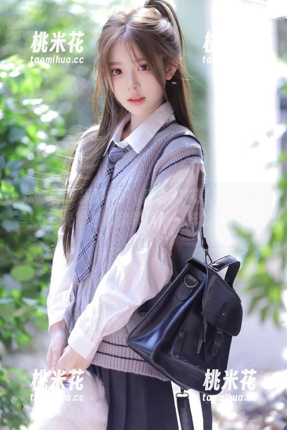 尤物馆 - 探索Kely香香的妹妹写真，唯美无圣光图包带你领略不一样的精彩瞬间。