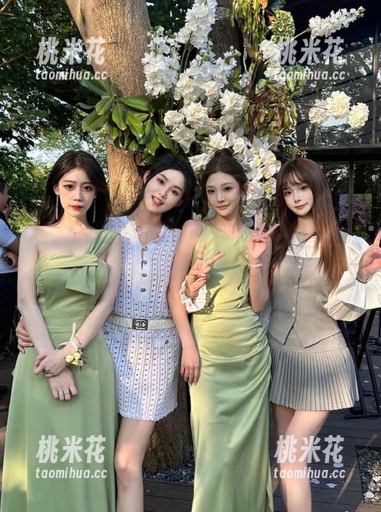 尤蜜荟 - 校园风尚：观看Cris_卓娅祺的校服写真，展现时尚与青春交融