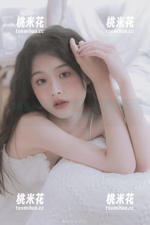 尤蜜荟 - 高清视觉享受：允尔白丝作品中的唯美瞬间