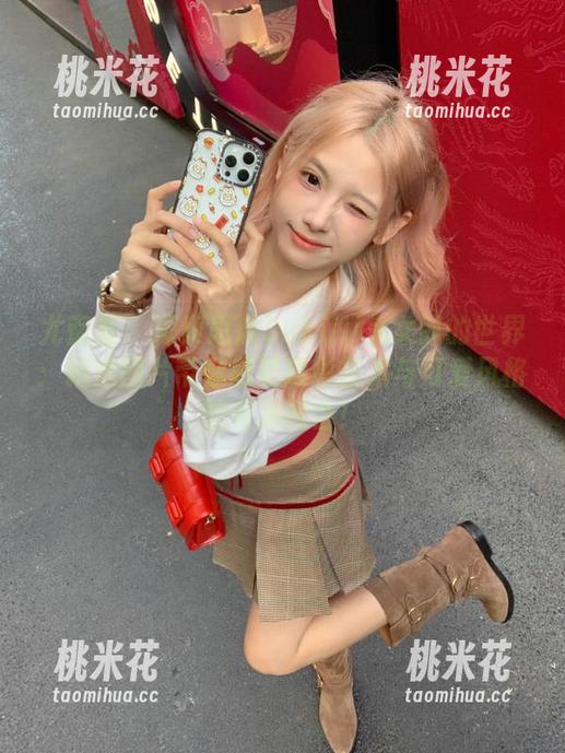 尤蜜荟 - 探索思淇Sukiiii兔女郎的世界：精选图片带你感受摄影艺术与可爱风格的完美融合！