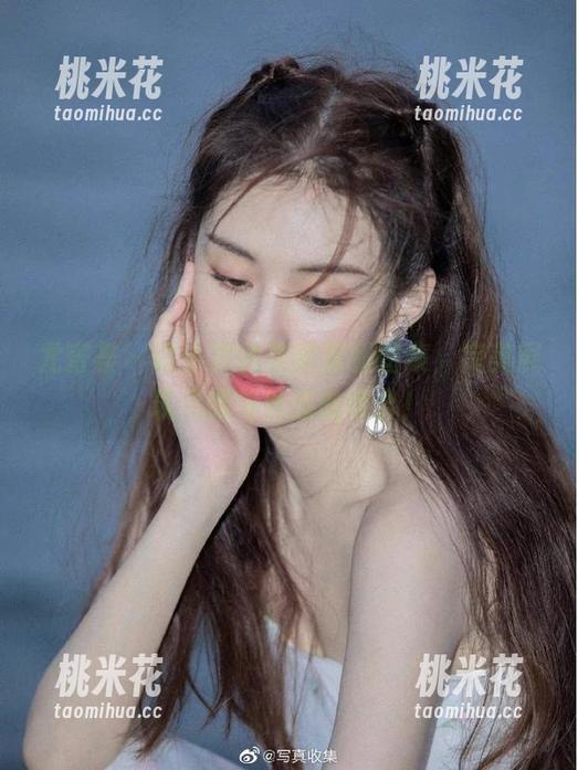 尤蜜荟-谭小灵 尤蜜荟 - 谭小灵的美腿福利图集,完美展现优雅与性感的结合!