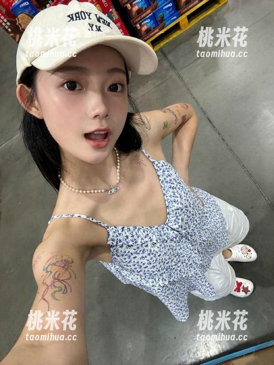 微密圈 - 免费带回家的就是阿朱啊肉丝套图，保证让你的手机摄影界瞬间高大上！