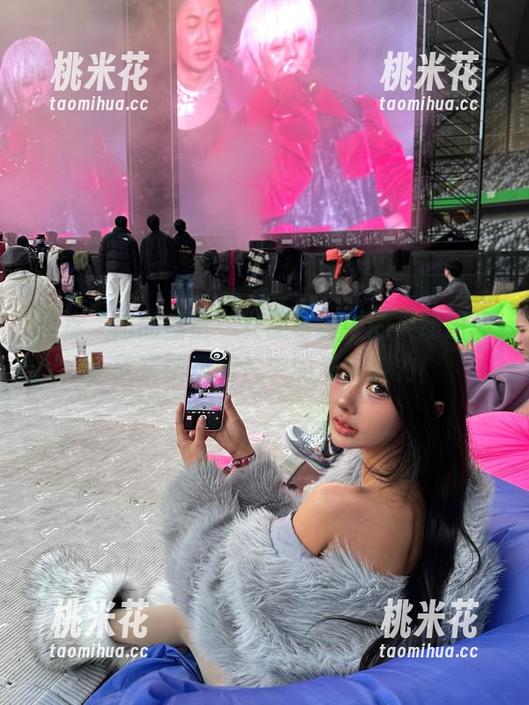 您的蛋蛋 捕捉“您的蛋蛋”女巫写真中的灵动瞬间,欣赏精美图片中的魔法魅力!
