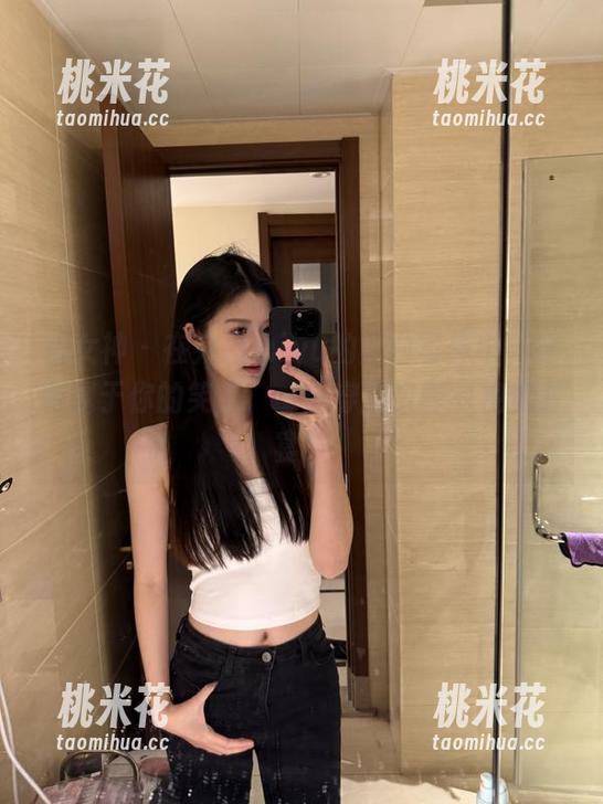 推女神-宛恩miyu 推女神 - 在宛恩miyu的黑白写真中,定制属于你的笑点,一起穿越寂静的视觉盛宴!