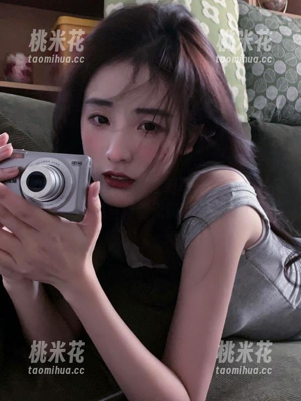 推女神 - 穆菲菲独家定制写真，展现JK风范与青春无限可能