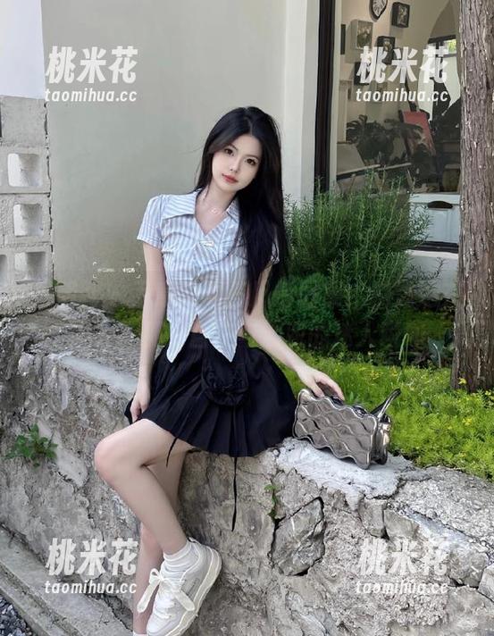 果团网 - 尹意纯夏日风情图集，精选她在阳光下那份自在与洒脱的迷人瞬间