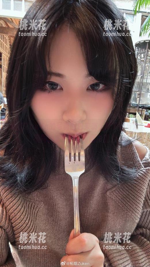 柘烟Zuken 柘烟Zuken的写真图包来袭,探索她与众不同的套装创意与摄影魅力