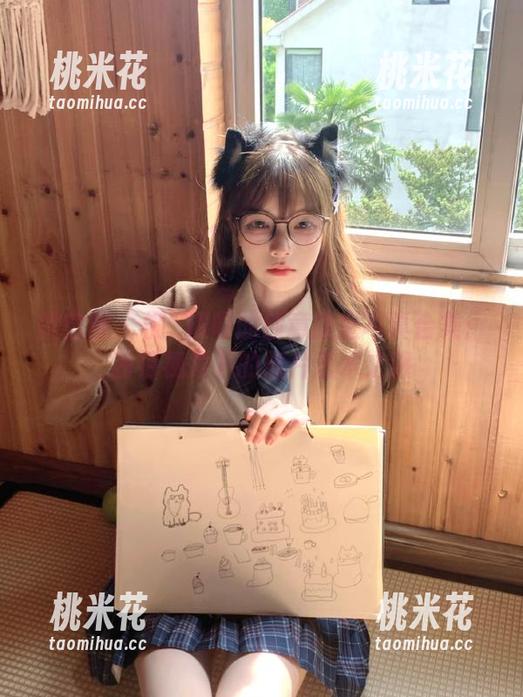 桃沢樱呀 微密圈 - 桃沢樱呀的创意教室写真合集:独特视角下的照片艺术之旅