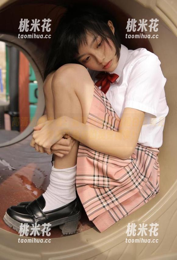 森萝财团 高清图包来袭!森萝财团百稻裙白丝美足,快来下载你的视觉盛宴!