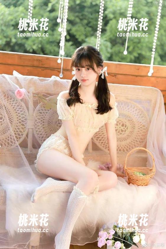 模范学院-吴思晚 模范学院 - 感受吴思晚的和服故事:原图与图片共同讲述她作为博主的风采与态度