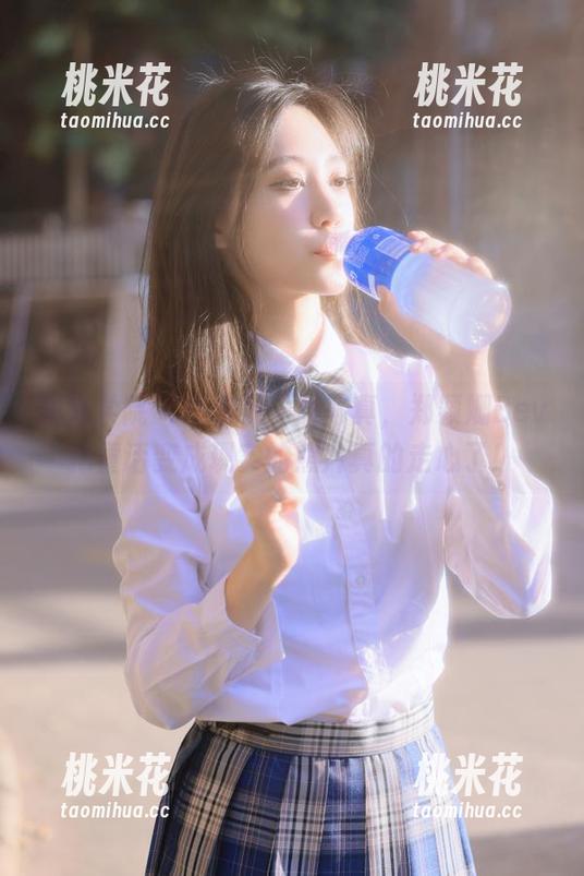 模范学院-郑颖姗Bev 模范学院 - 高清双马尾写真,郑颖姗Bev把童话变成现实的照片真的走心了!