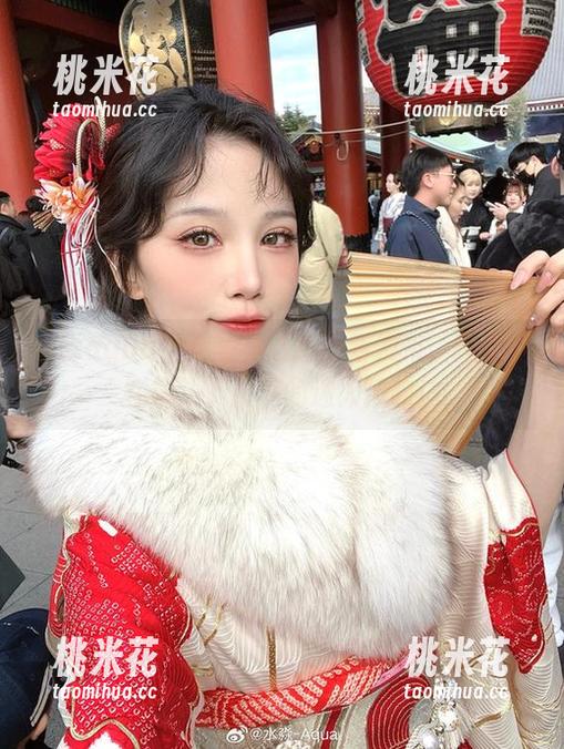 水淼aqua学妹写真最新更新发布，探索她在镜头下展现的迷人风韵！