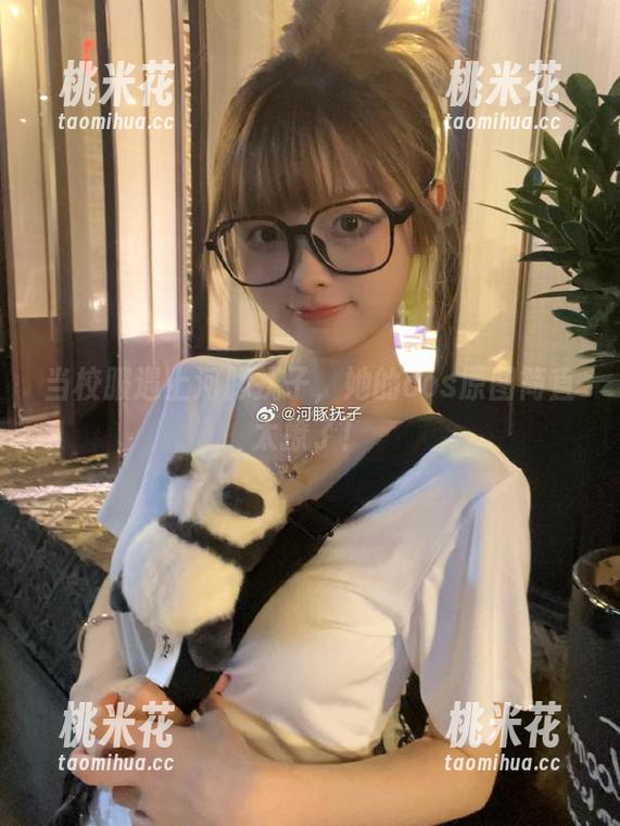 当校服遇上河豚抚子，她的cos原图简直太撩了！