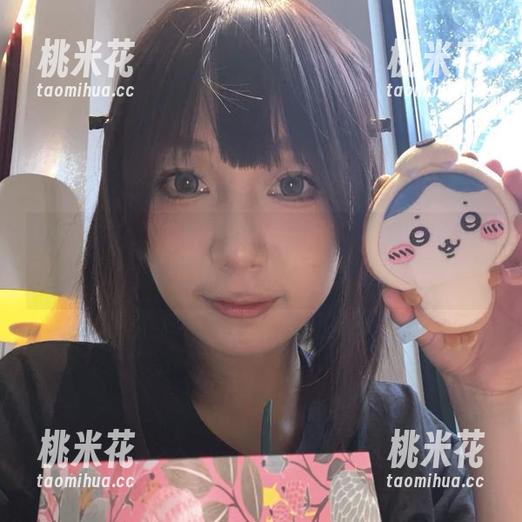 浸入浅安安女孩的梦幻世界：独特风格的图片合集