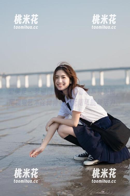 爱美足-梦瑶 爱美足 - 梦瑶倾情演绎的套装写真美图,用视觉艺术诠释青春的无限可能与活力。