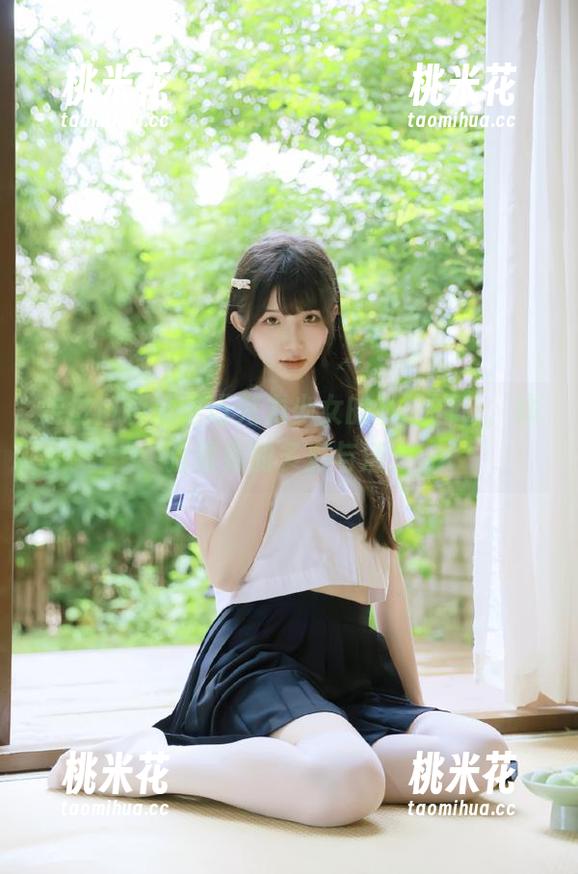 白莉爱吃巧克力 走进白莉爱吃巧克力少女的私拍图包,体验青春的多彩与活力