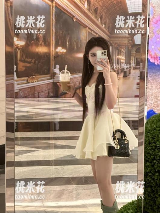 白莉爱吃巧克力 白莉爱吃巧克力最新写真作品,在线获取爱蜜莉雅原图秀美姿态!