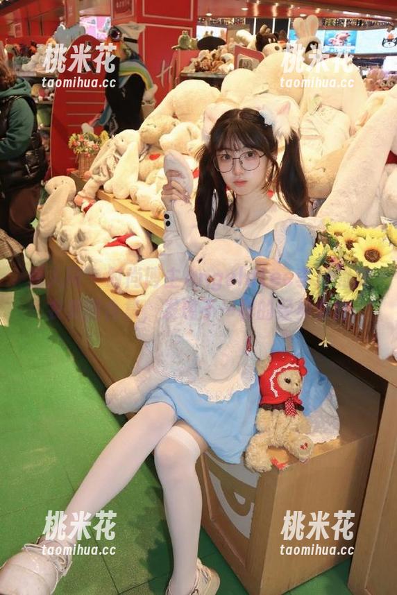 秀人网 - 时尚博主AngelaLee李玲的皮衣美图合集，发现不一样的经典穿搭