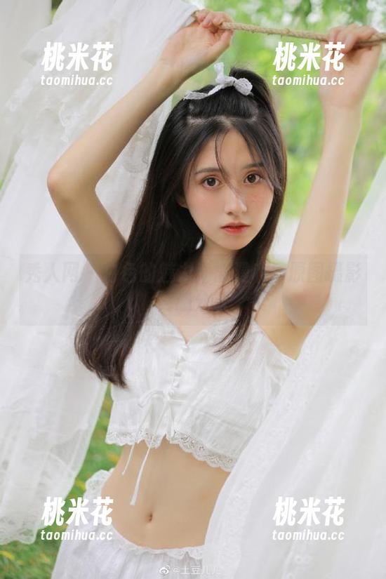 秀人网-俞漫 秀人网 - 白色的魅力:俞漫私房原图摄影灵感分享