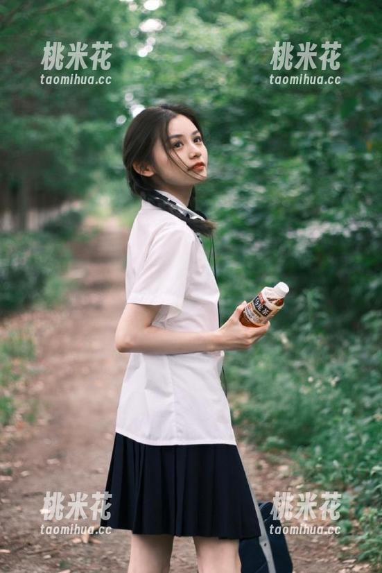 秀人网-区静瑶 秀人网 - 区静瑶教室的原图分享:从每一帧中感受青春的脉动