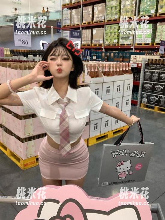 秀人网 - 选择吃白菜的vi菜菜的眼镜高清写真做壁纸，绝对让你拥有不一样的视界！
