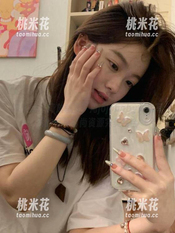 秀人网-周jojobaby 秀人网 - 释放魅力,周jojobaby短裙写真作品与时尚资源完美结合