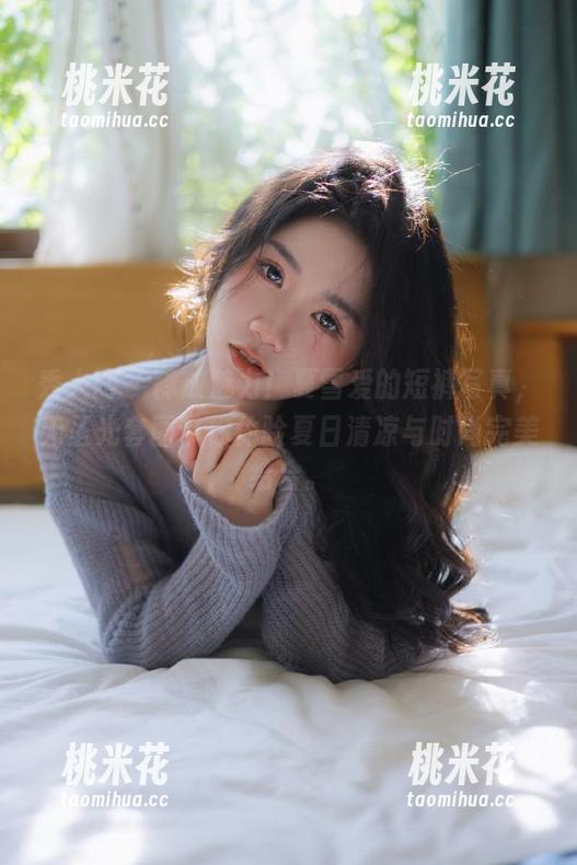 秀人网-夏雪爱 秀人网 - 释放魅力!夏雪爱的短裤写真,无圣光套图带你体验夏日清凉与时尚完美结合。