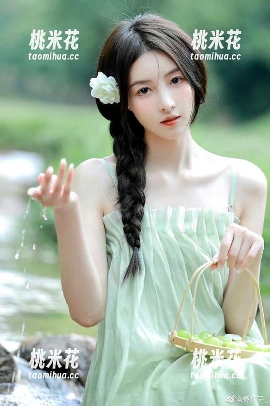 秀人网 - 奶茶味的包子女王最新图包，清新可爱让你忍不住想咬一口！