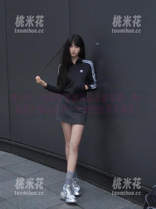 秀人网-娜露 秀人网 - 娜露带来的海边全套写真:每一张图片都在讲述一个灿烂的夏天故事!
