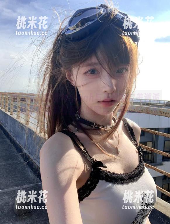秀人网 - 安然Maleah与旗袍的完美邂逅，精彩作品尽在我们的图库，等你来浏览哦！